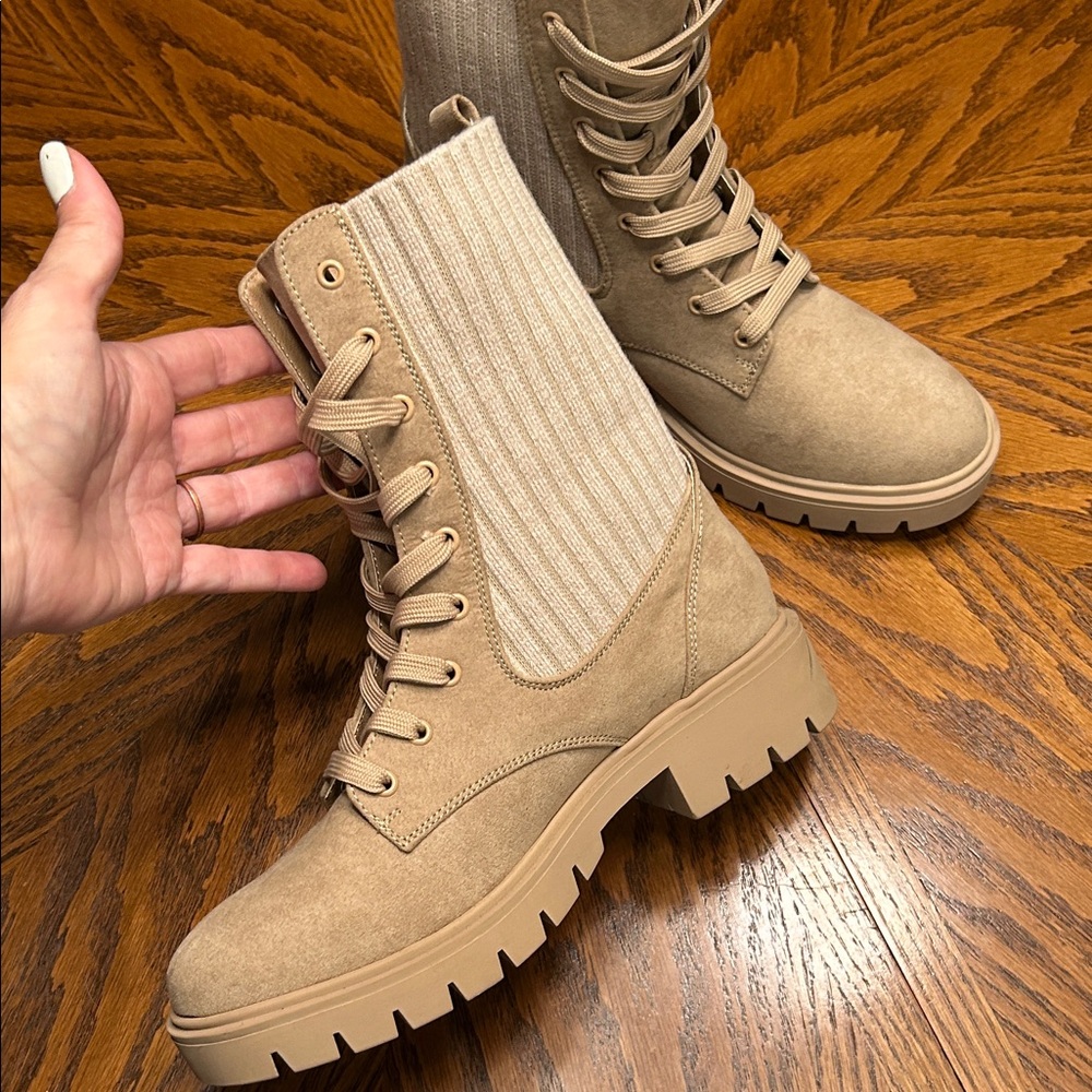 NWOB Esprit Ana Beige Lace-Up Boots. Size 8.5